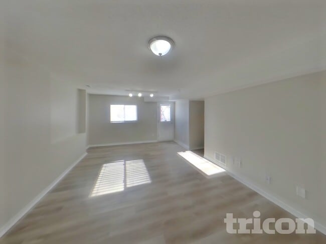 Photo - 557 Autumn Pl