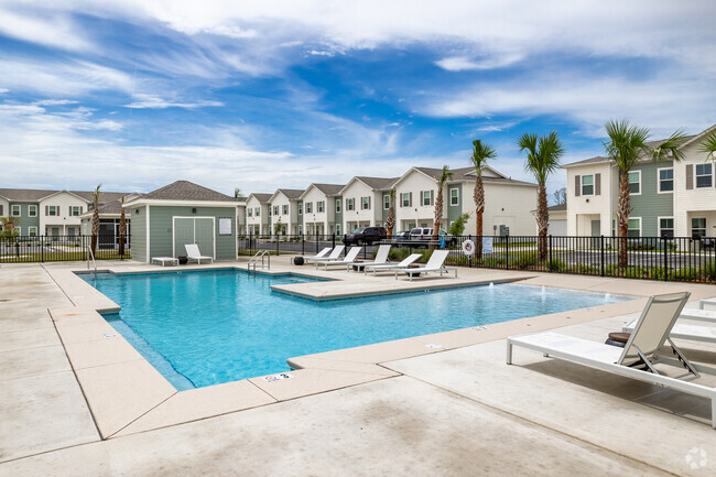 Las Colinas Townhomes - Las Colinas Townhomes