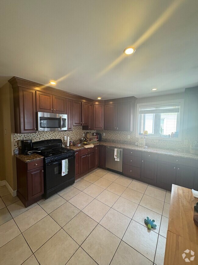 Building Photo - 47 Boston Ave Unit 2 Rental