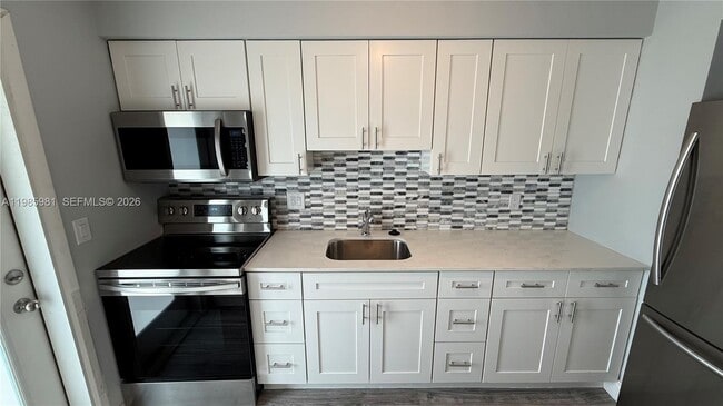 Building Photo - 2115 NE 42nd Ct Unit 206N