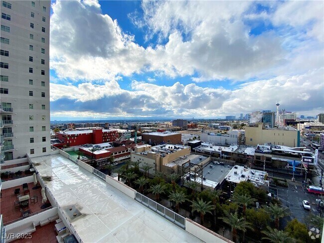 Building Photo - 150 S Las Vegas Blvd Unit 1108 Rental