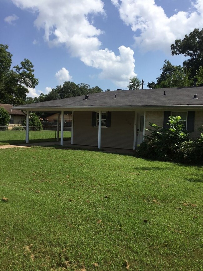 Photo - ADORABLE ANDERSON ISLAND. 2/1 NICE PATIO. FENCED YARD.
