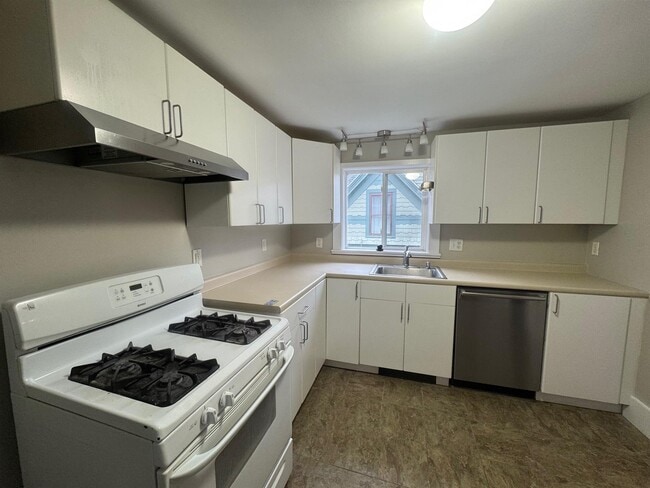 Photo - 28 Francesca Ave Unit 3