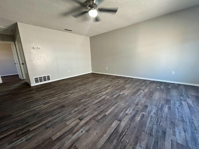 Photo - 9603 Elmwood Ave