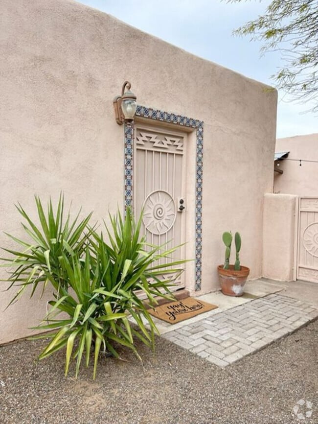Building Photo - 2648 E Drachman St Unit Guest House - Utilities included