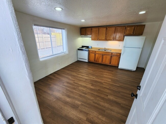 Building Photo - 738 Columbia St Unit A