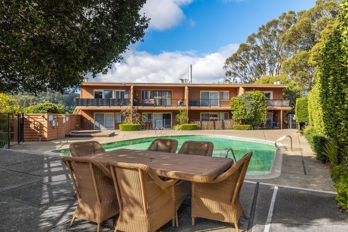 Photo - 106 Stanford Way