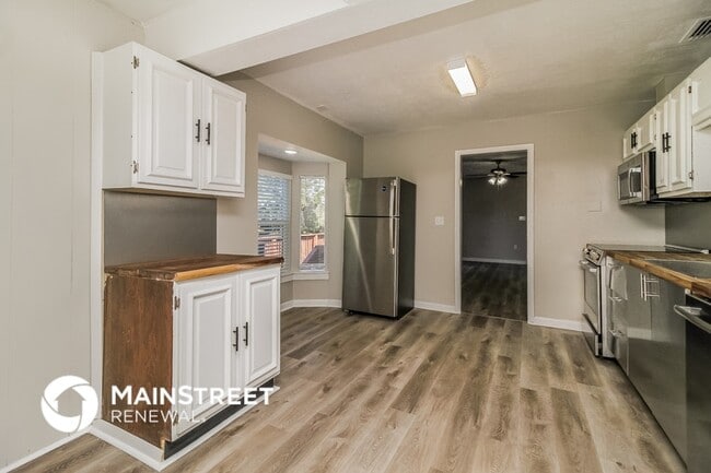 Photo - 1335 E 3rd Ave