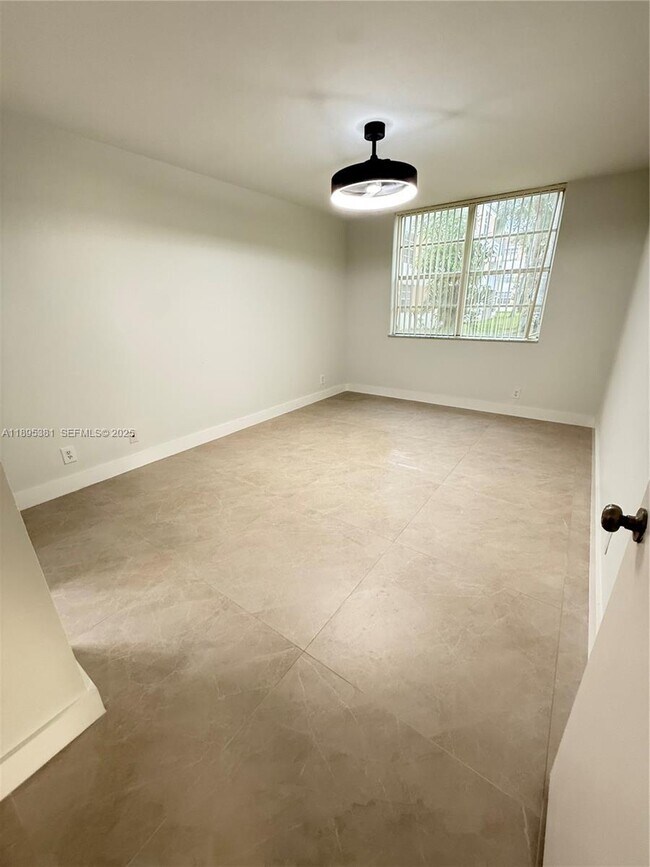 Building Photo - 8318 NW 24th St Unit 8318