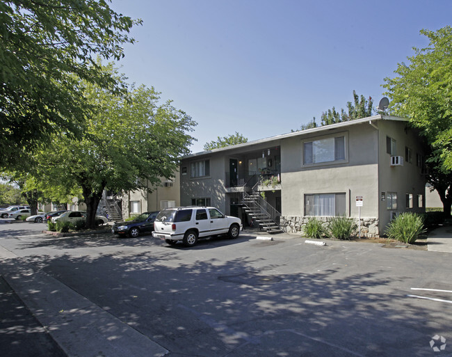 Building Photo - Gold Crossing Apartments