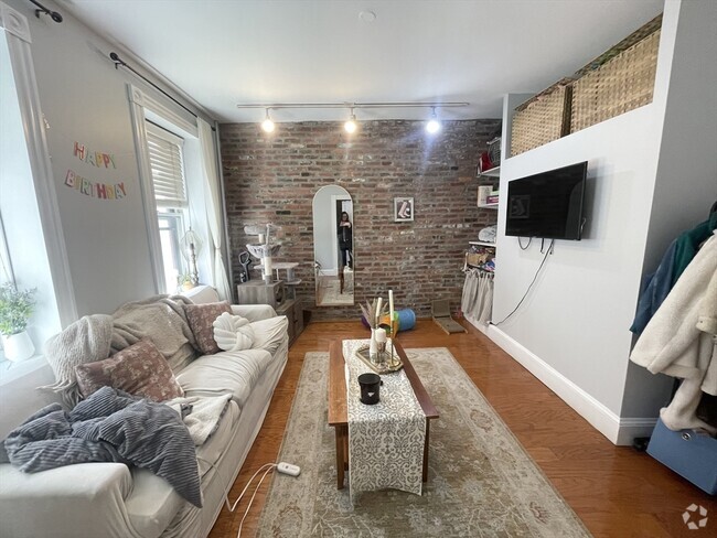Building Photo - 59 Myrtle St Unit 3 Rental
