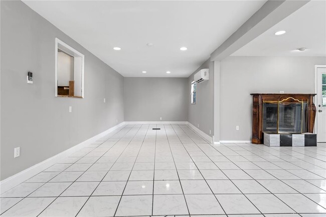 Photo - 6705 N 32nd St