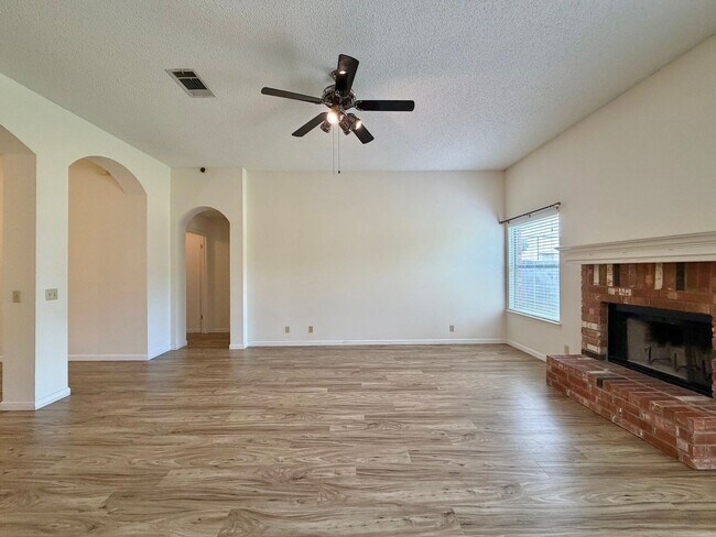 Photo - 2200 Emmett Pkwy