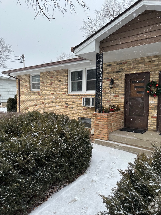Building Photo - 204 Nolden Ln Unit 1 Rental