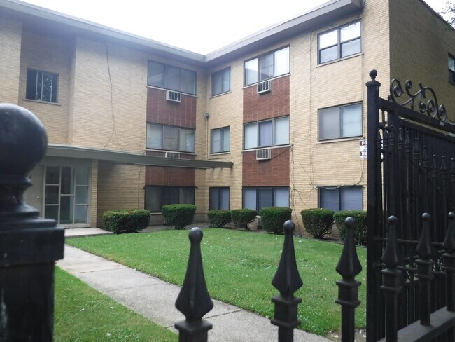 Photo - 963 E 84th St