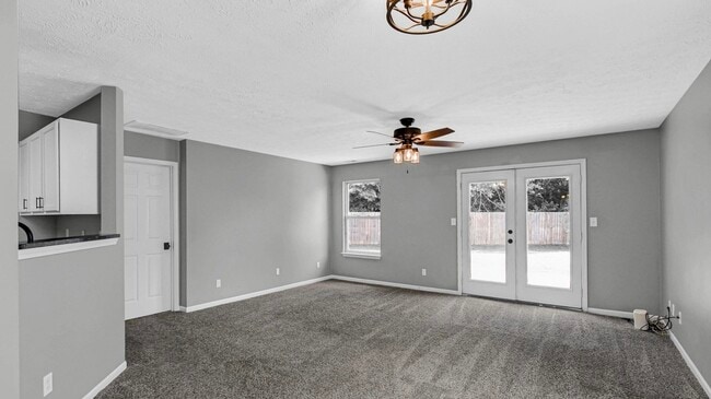 Photo - 4447 Connaught Dr E