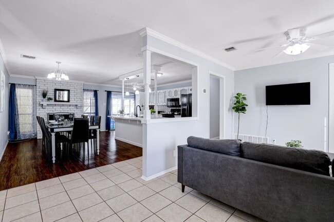 Photo - 10535 Breeds Hill Dr