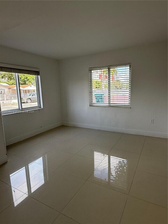 Photo - 603 SW 11th Ave Unit 3