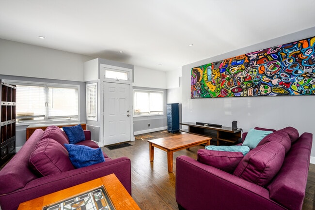 Photo - 1646 W Blackhawk St