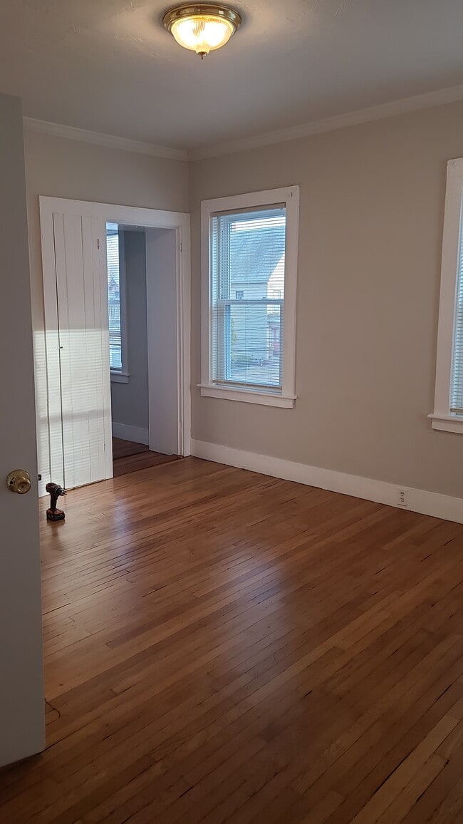 19 Newton St