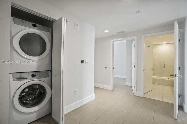 Photo - 16385 Biscayne Blvd Unit 1919