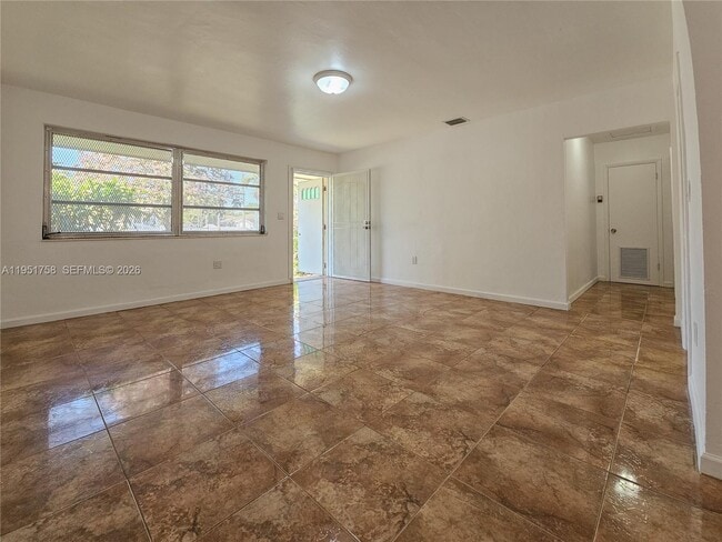 Building Photo - 201 SW 30th Ct Unit 201