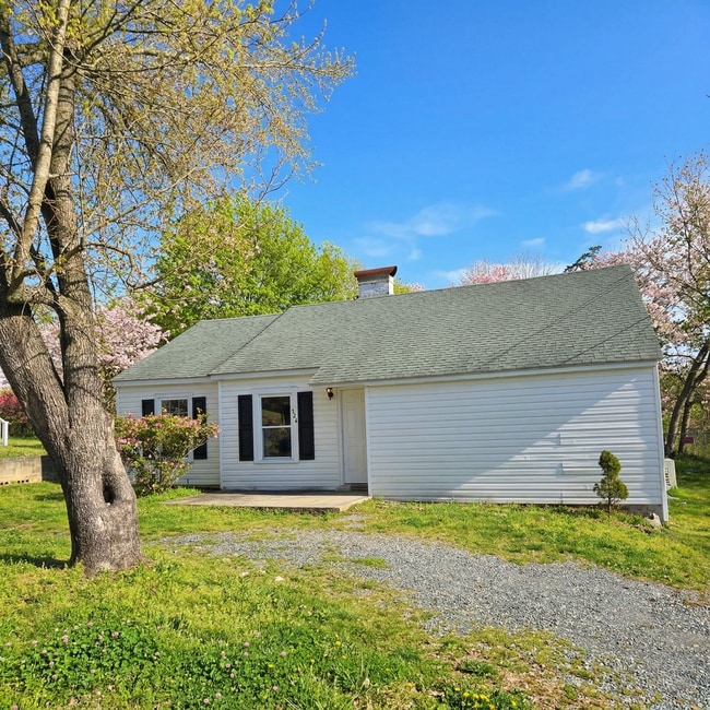 Building Photo - 124 Depot St