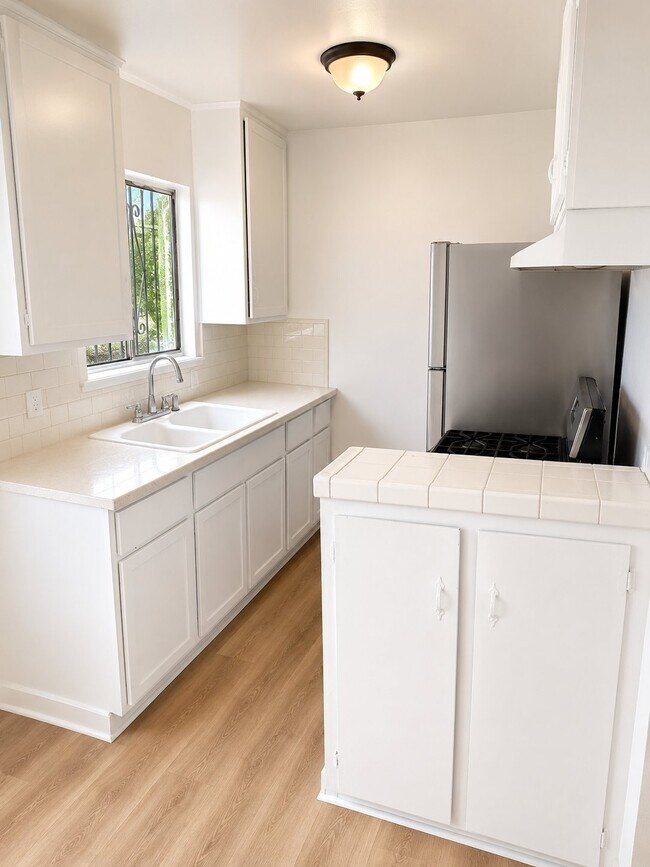 901 W 76th St Unit 1