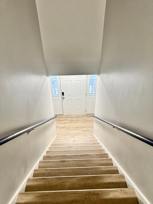 Photo - 120 Calvin Ct Unit B