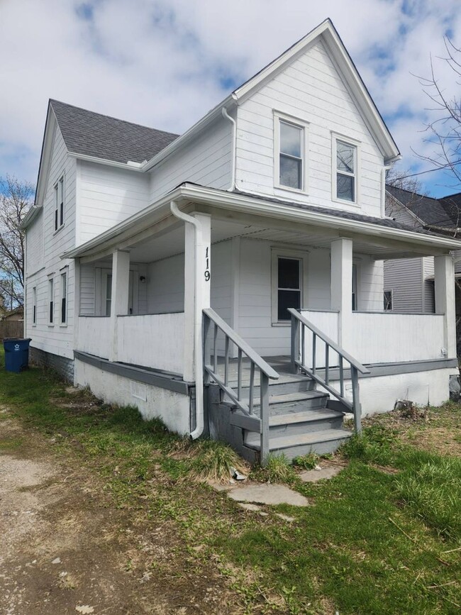 Building Photo - Charming 4-Bedroom Property in Prime Location