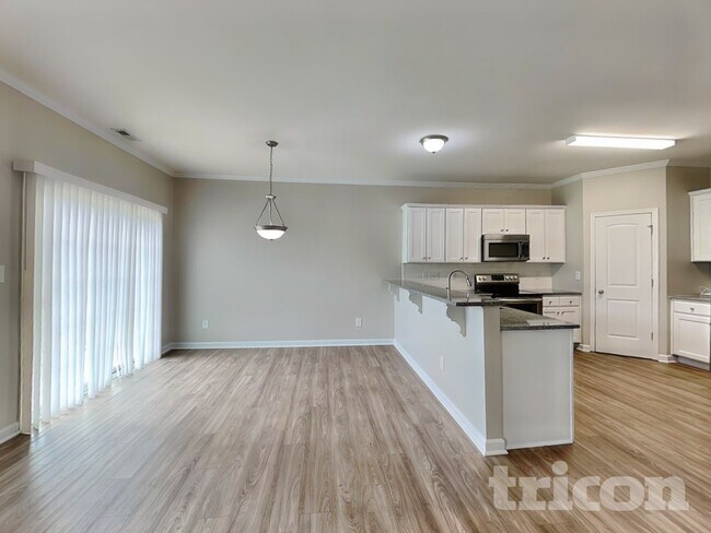 Photo - 239 Grovemere Ln