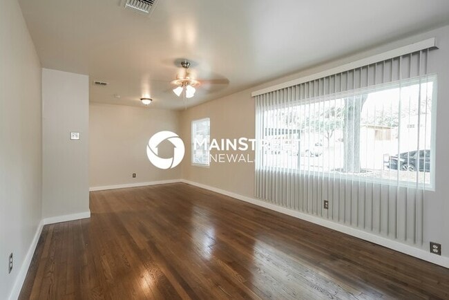 Photo - 3 Bedroom Pet-Friendly Home in San Antonio...