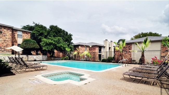 Photo - Riverwood Apartments