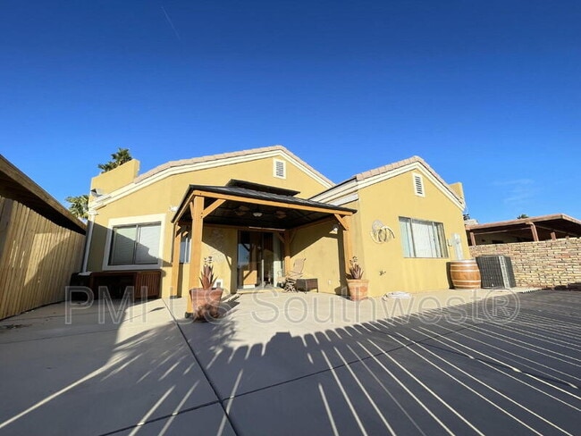 Photo - 2549 Country Club Dr