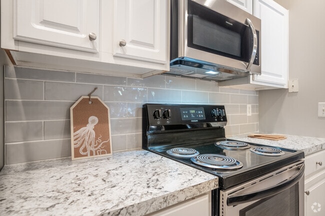 1BD, 1BA - 916SF
