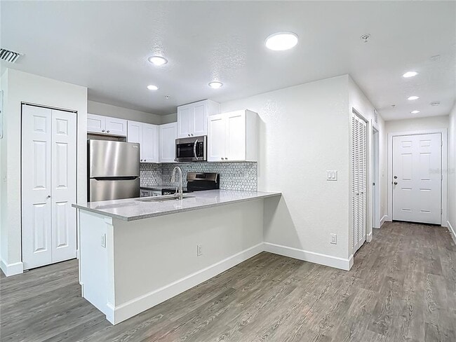 Building Photo - 326 S Grosse Ave Unit 6 Rental