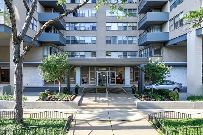 Front - 6301 N Sheridan Rd Unit 22D
