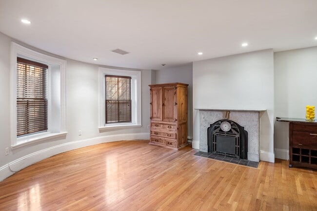 Building Photo - 33 Worcester Sq Unit 2
