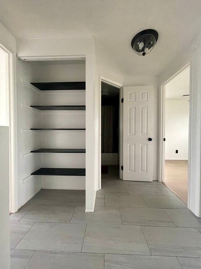 Photo - 925-925 North Rd