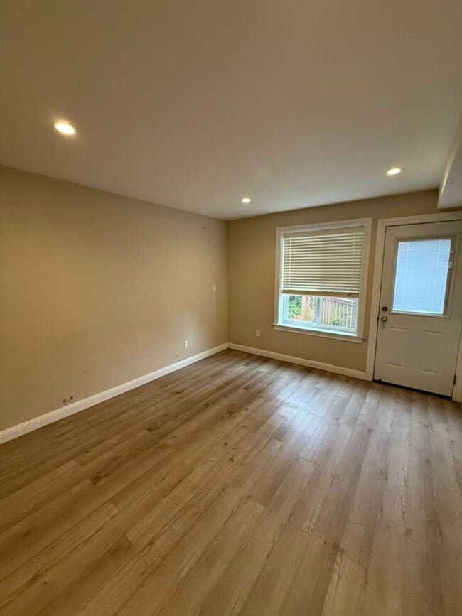 Building Photo - 349 Monticello St Unit Downstairs  #B