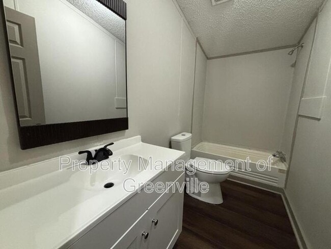 Photo - 102 Tifton Ct