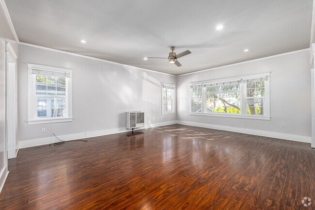1BR, 1BA - 700SF - Dining Room