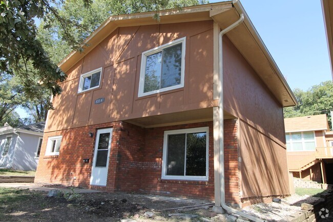 Building Photo - First Floor Two bedroom duplex with Garage... Unit 808-1 Rental