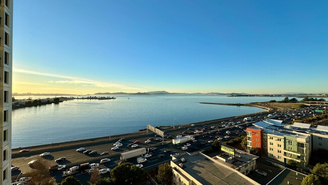 Building Photo - High-Rise Living with Golden Gate + Mt. Ta... Unit 1313 Rental