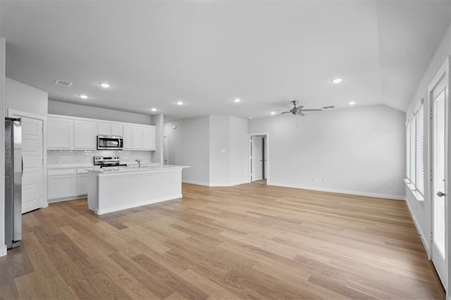 Photo - 350 Arcane St