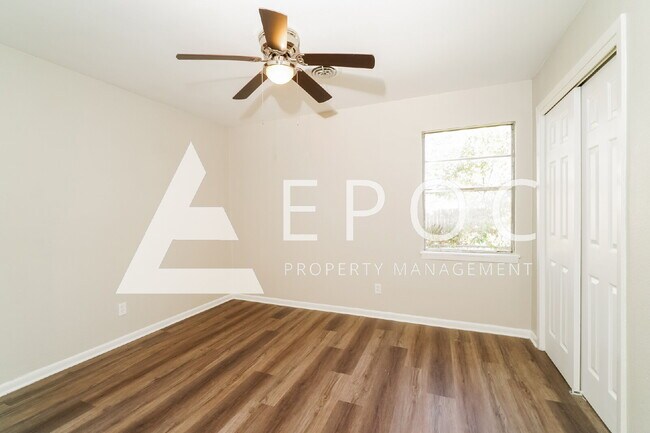 Photo - 504 Meggs St