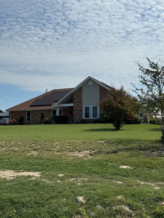 Building Photo - Beautiful 4bed/2 bath Rental
