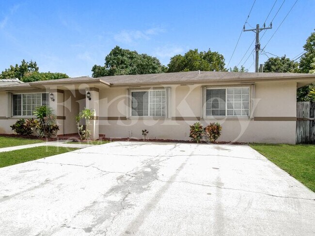 Photo - 809 SW 8th Ave