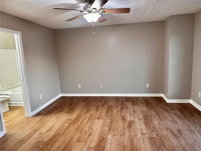 Photo - 3164 Kingswood Glen