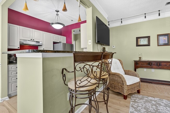 Photo - 1811 Chatelain Way